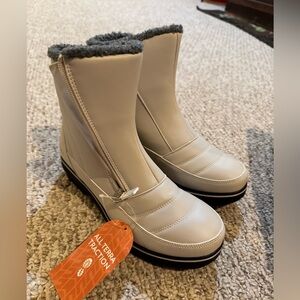 JBU Cream and Gray Winter Boots